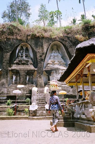 80470023.JPG - GUNUNG KAWI: les tombeaux taillés dans la roche