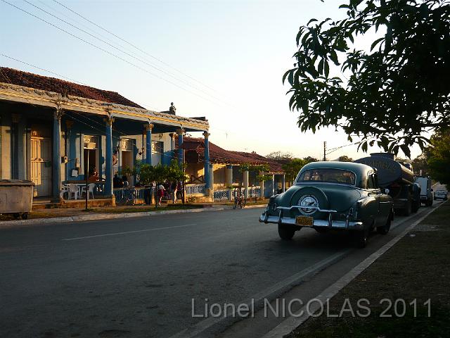 P1040010.JPG - Vinales: Le soir tombe