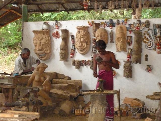 P1010026.JPG - SIRIGYA: Sculpteurs sur bois