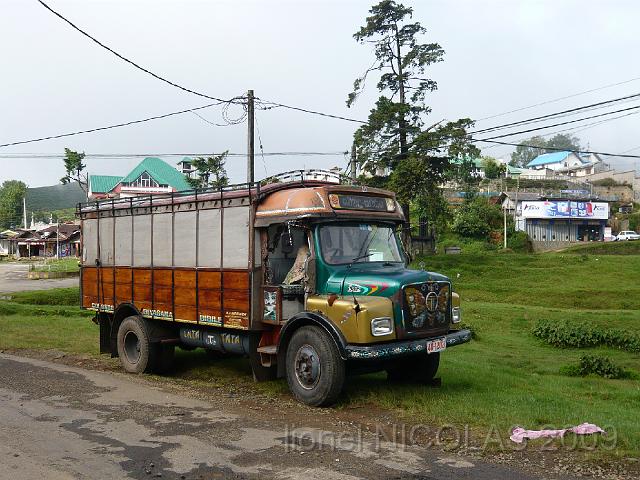 P1010438.JPG - NUREWA ELYIA: Un camion de marque indienne TATA