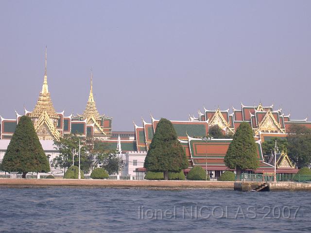 DSCF1288.JPG - BANGKOK: Le palais royal vu du Chao Phraya